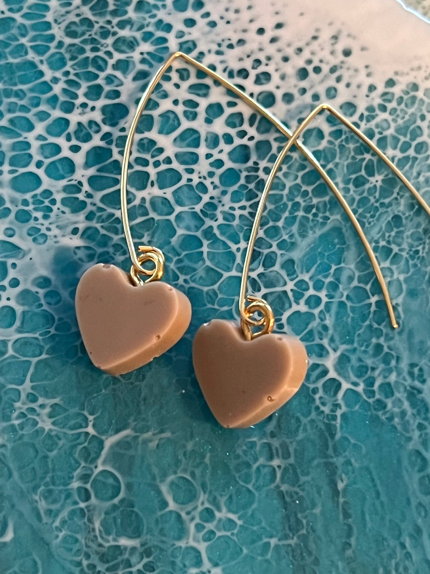 Latte beige mini resin heart earrings