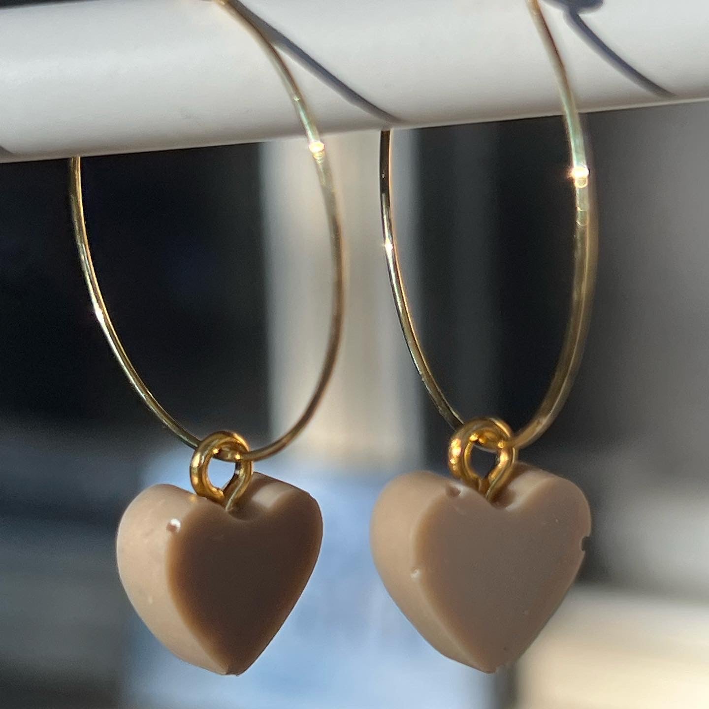Latte beige mini resin heart earrings